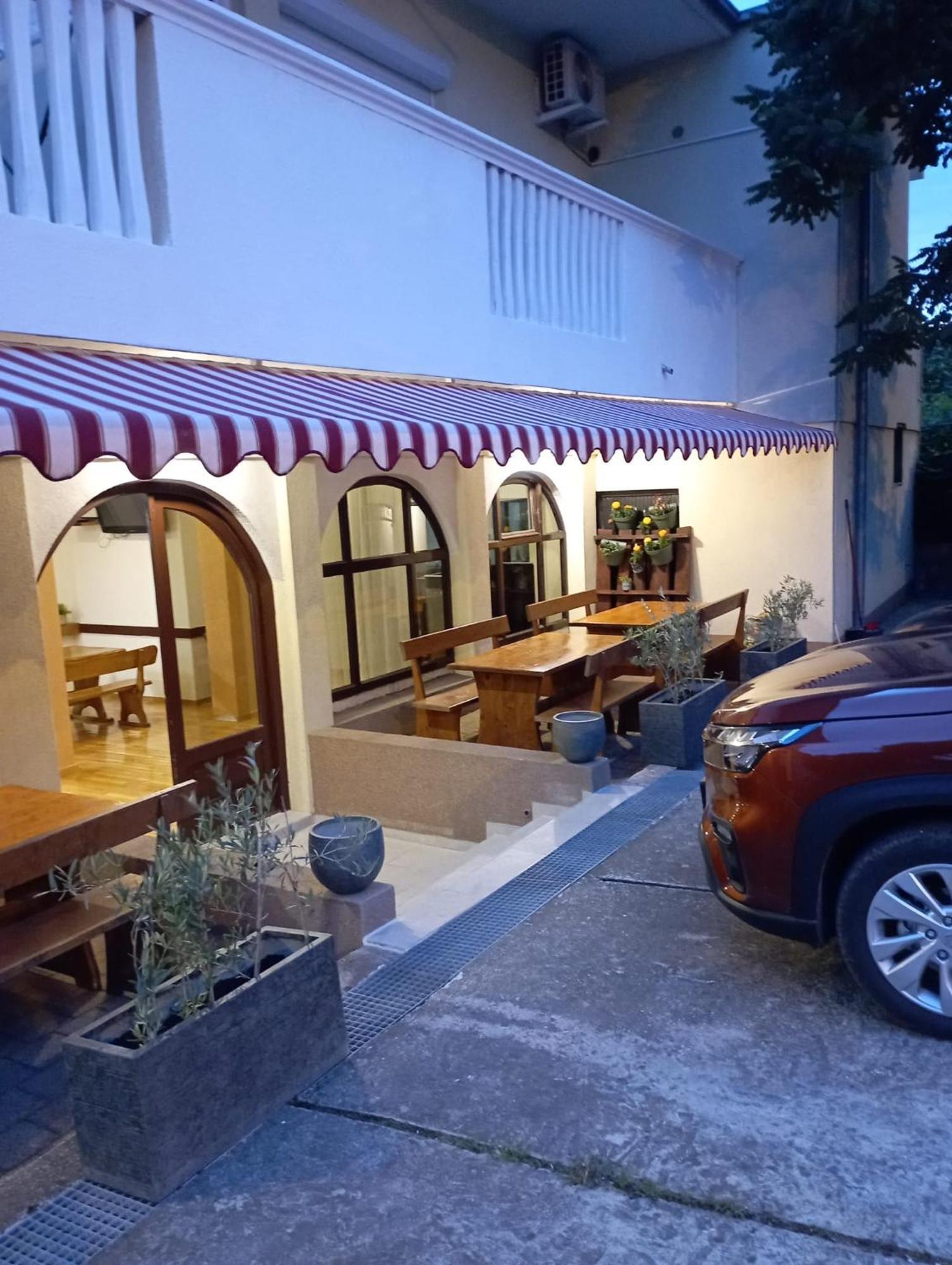 Apartments And Pansion M&R トゥラニ エクステリア 写真