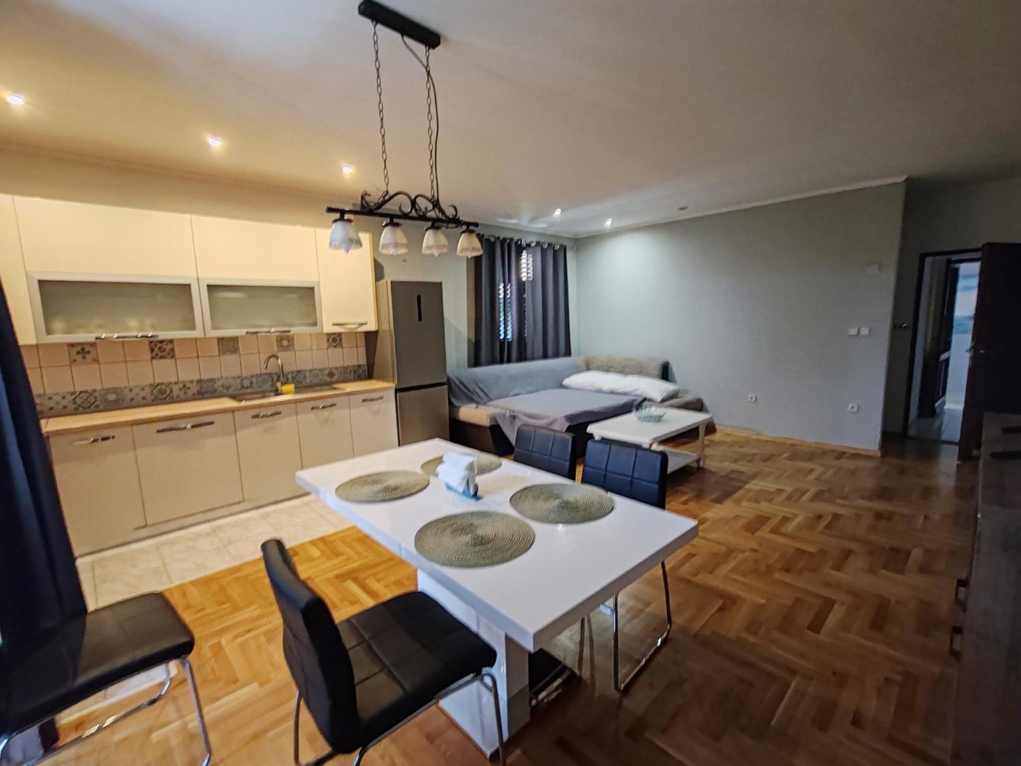 Apartments And Pansion M&R トゥラニ エクステリア 写真